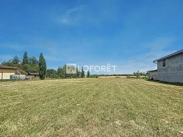 Terrain 842 m²