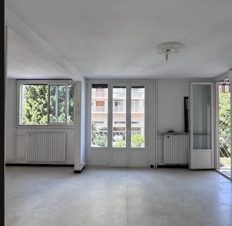 appartement type F4 73 m2 avec garage 18m2.