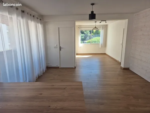 T3 rénové 69 m² balcon, parking souterrain, 705 euros HC