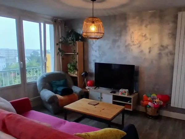 A louer non meublé, Joli T3 moderne et lumineux, quartier Capucins, Rive droite