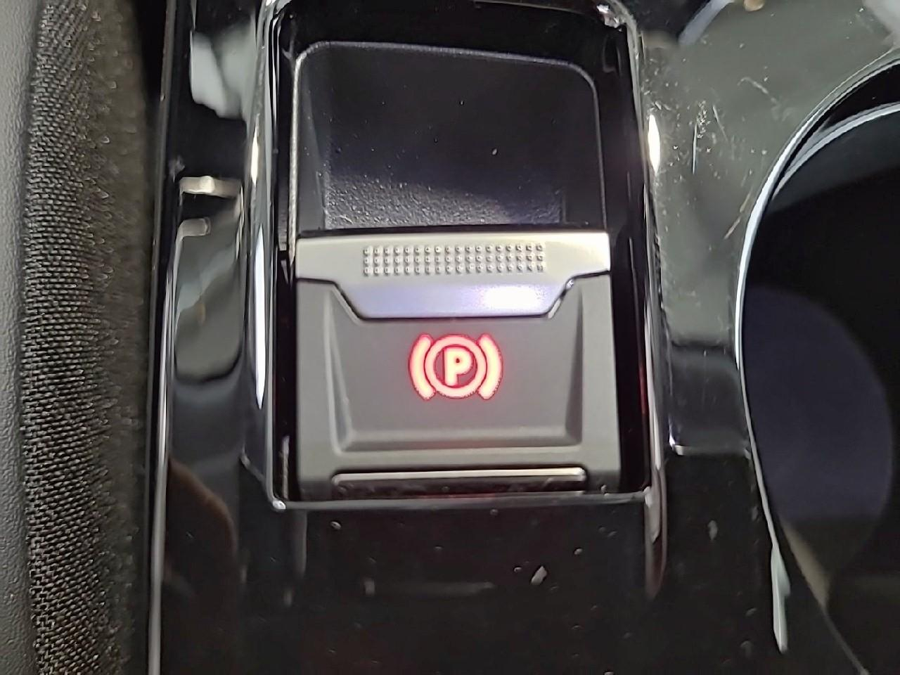 Peugeot 2008 electrique 136 ch allure — photo 18