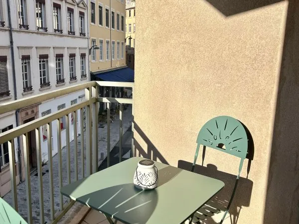 Vends studio meublé calme et lumineux