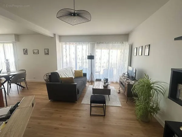 ROYAN, Appartement lumineux avec cave et parking