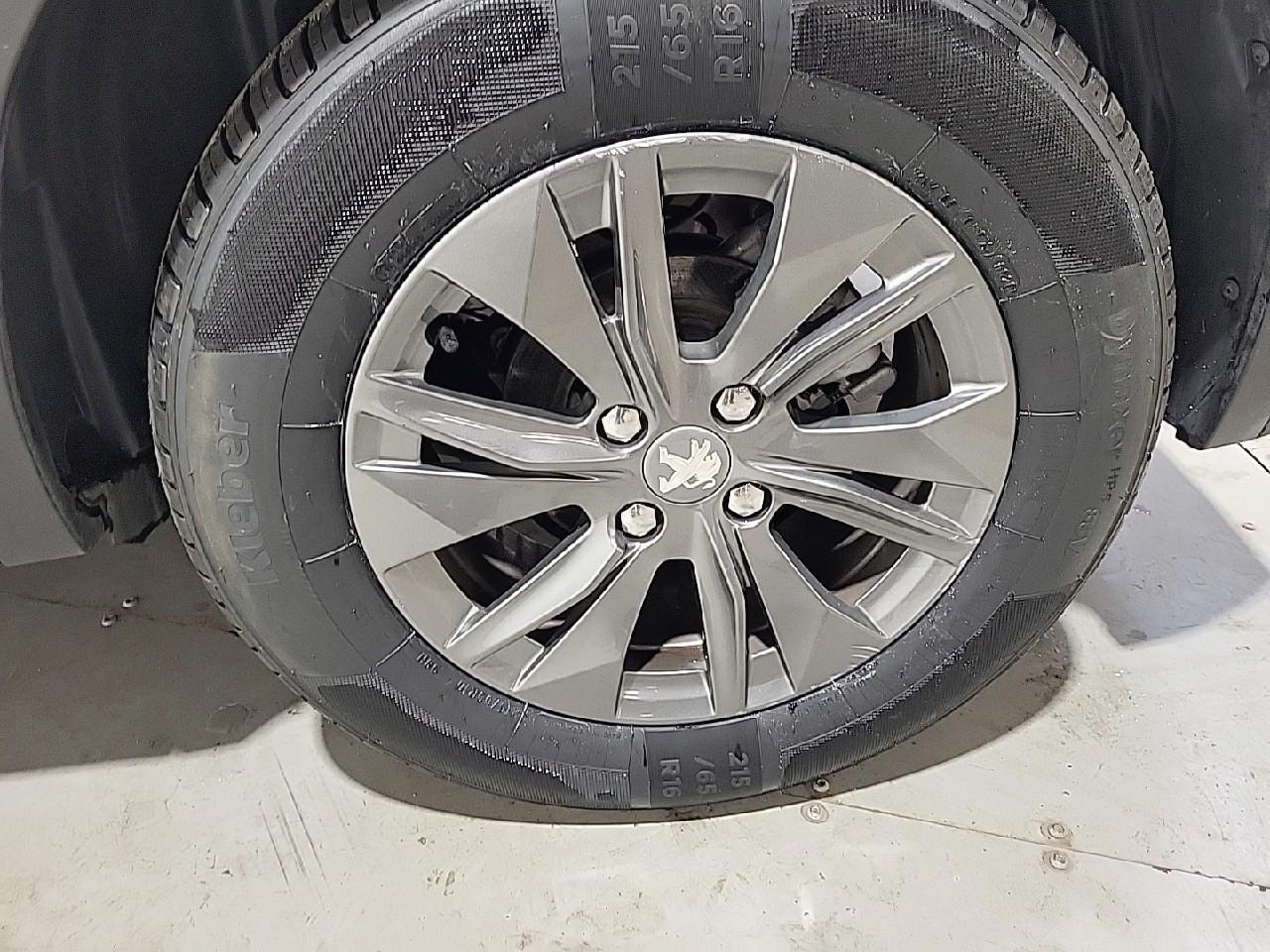 Peugeot 2008 puretech 130 s&s eat8 style — photo 16