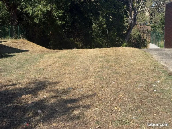Terrain constructible +de 310 m² - Graulhet - Secteur résidentiel