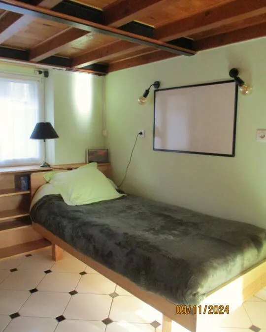 Photo 1