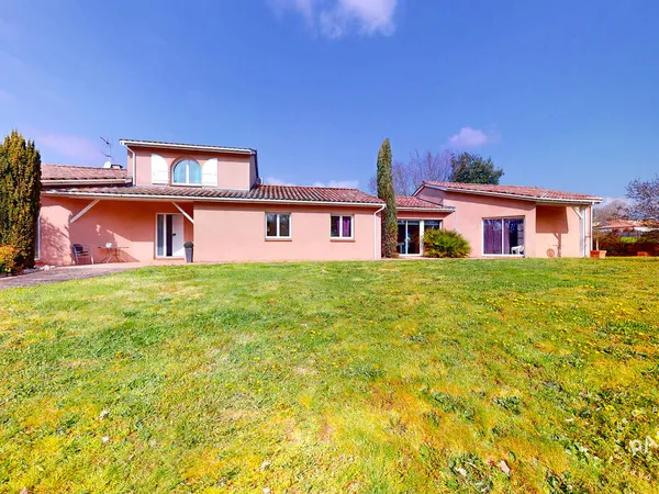 Maison 11 pièces 280 m²