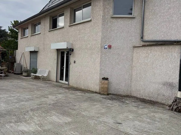 À louer - Local professionnel de 350 m² - Stockage et bureaux