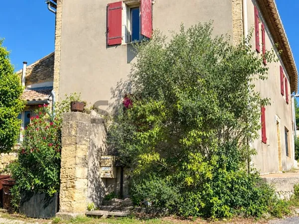 Appartement à rénover dans petite copropriété