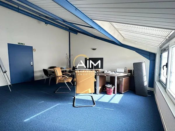 Local d'activité 74 m²