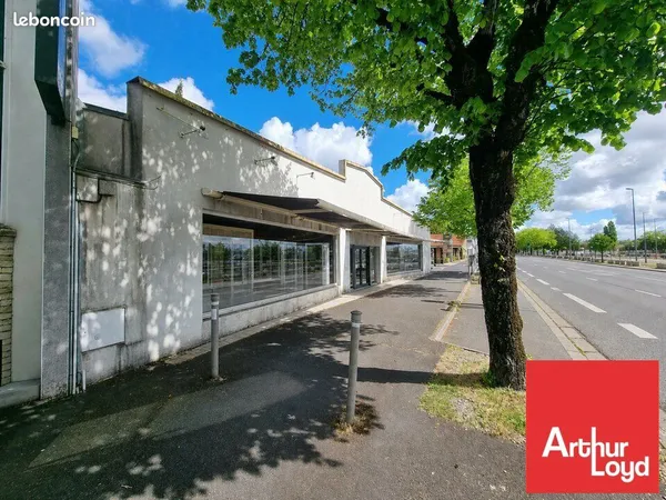 Local commercial 252 m² NIORT