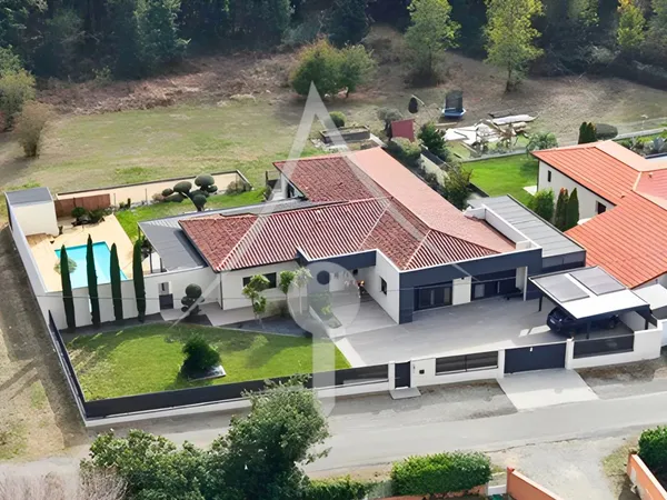 Villa plain-pied 235 m² à Le Fauga (31410) – Piscine, appartement indépendant, accès PMR, DPE A