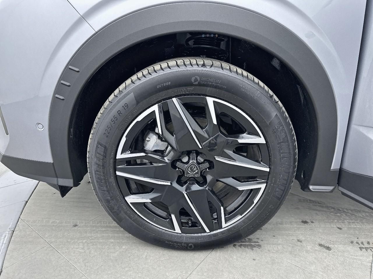 Peugeot 5008 hybrid 145 e-dcs6 gt — photo 16