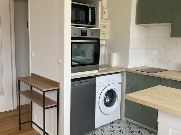 Deux pièces ouvert- meublé