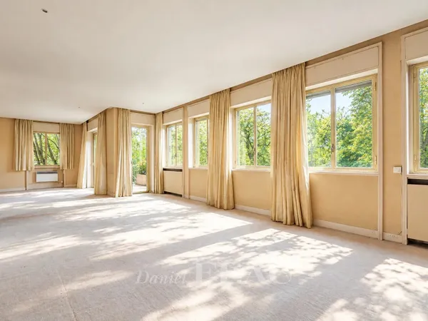 Paris XVIe - Face au Bois 230 m² - Vues dégagées.