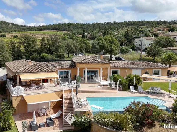 Villa 9 pièces 299 m²