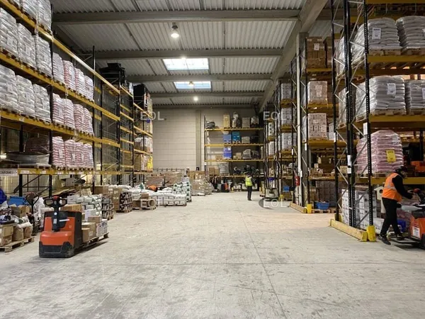 Entrepôt 2602 m²