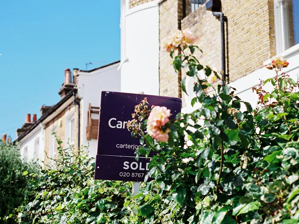 Laforêt, septembre 2026 : prix moyen à 3 238 €/m² (−1,5 % sur un an), 101 jours pour vendre et neuf achats sur dix négociés
