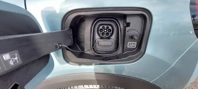 Citroën C4 e- 136 ch automatique — photo 11