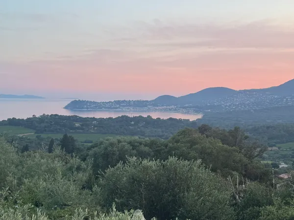 Vends maison avec piscine et vue mer