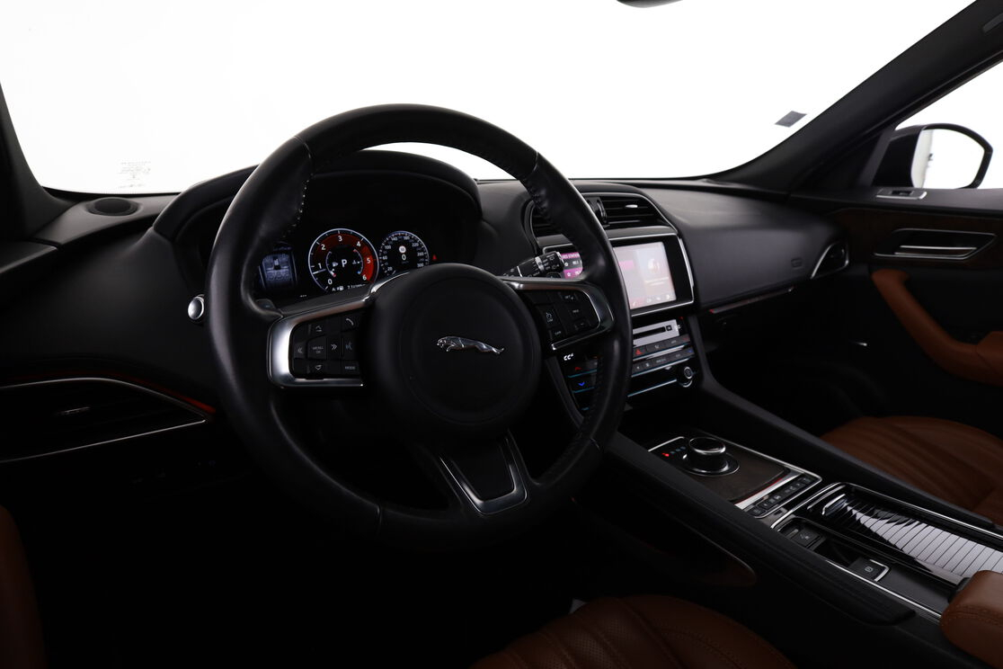 Jaguar F-Pace 2.0 d Prestige 4x4 BVA — photo 10