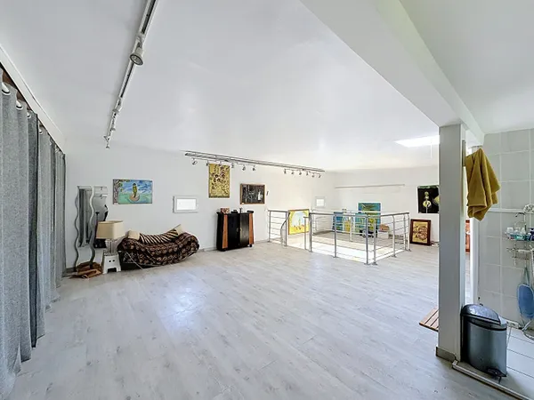 MONTREUIL, PROCHE ROSNY ET DU METRO LA DHUYS, DANS UNE COPROPRIETE A 2, APPARTEMENT EN DUPLEX AVEC T