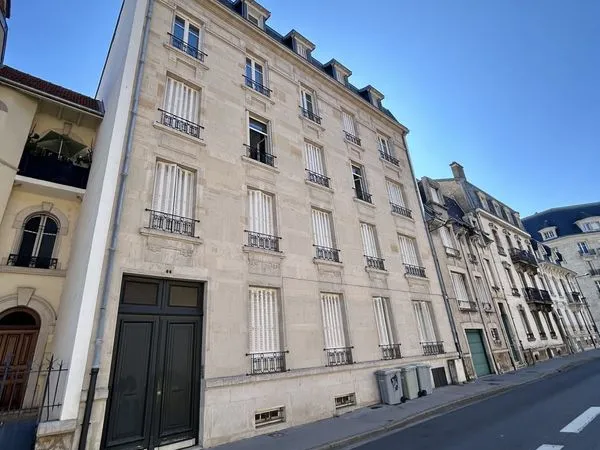 STUDIO 17 m² - DERNIER ÉTAGE - MEUBLÉ - TRÈS BELLE RENTABILITÉ - HYPER CENTRE