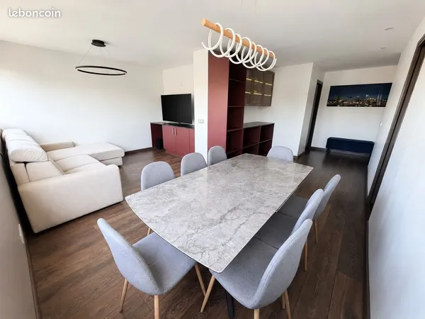 Appartement 5 pièces 80 m² - 3 chambres - 8e étage - Vue panoramique - 10/15 minutes de Paris