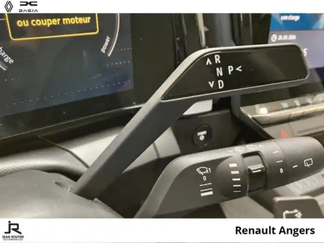 Renault Megane e-tech electric ev40 130ch equilibre standard charge — photo 6