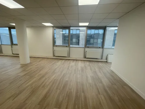 BUREAUX A LOUER NANTERRE 90 € / M2 HT