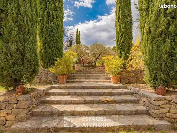 Propriété 7 pièces 285 m²