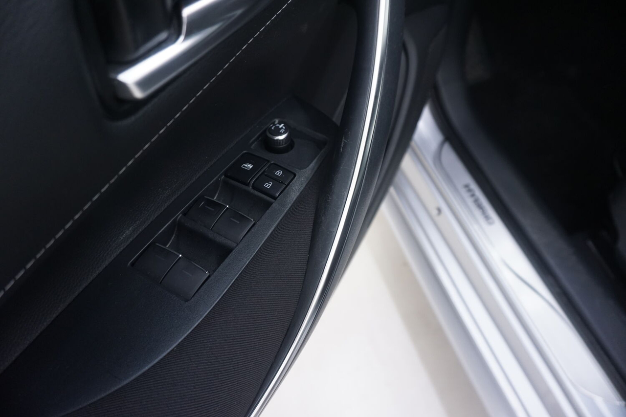 Toyota Corolla Touring Sports — photo 10