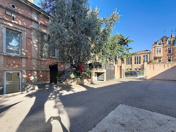 TOULOUSE LES CHALETS Loft T3 Mansardé et Parking