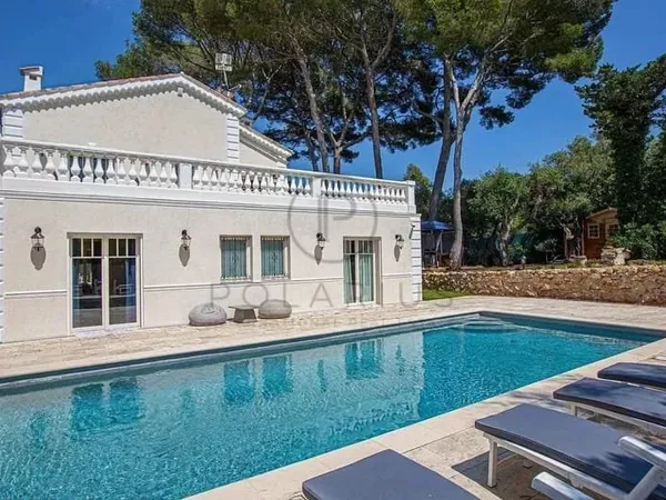 Superbe villa de 5 chambres avec piscine à Antibes