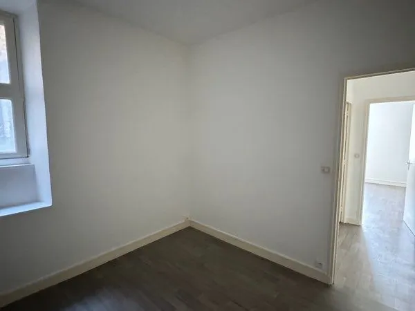 3 chambres disponibles en colocation - Appartement meublé - Hyper-centre de Laval