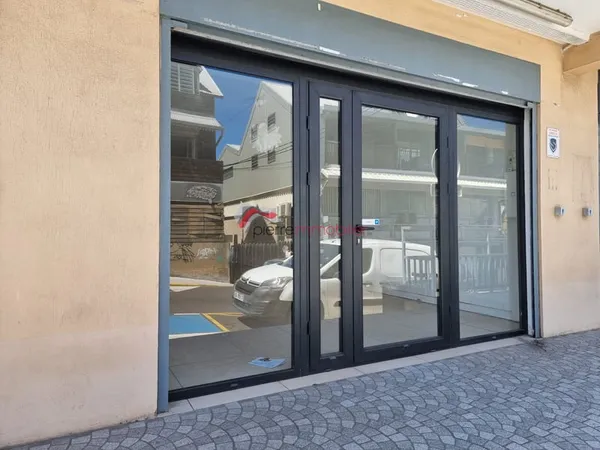 Local commercial 62 m2 en centre-ville proche front de mer
