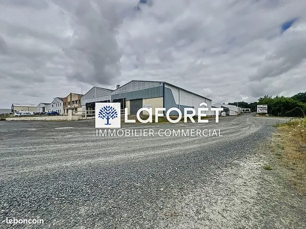 Entrepôt 5339 m² BRESSUIRE