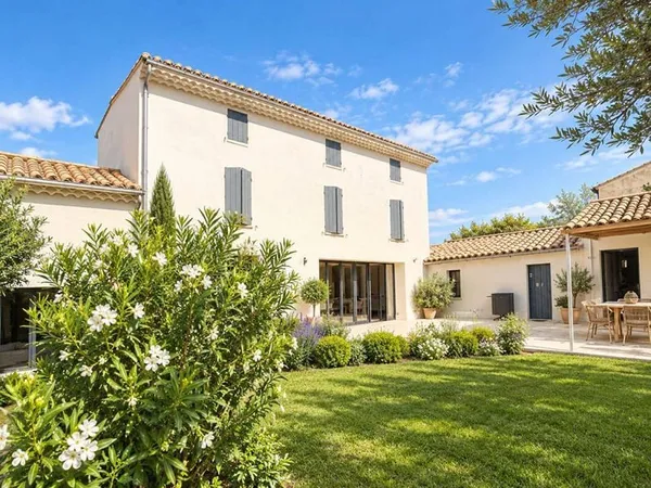 Maison 6 pièces 220 m²