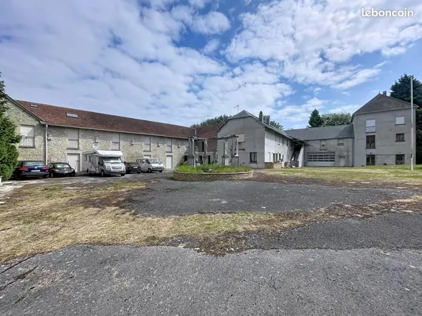 Maison 42 pièces 1 600 m²