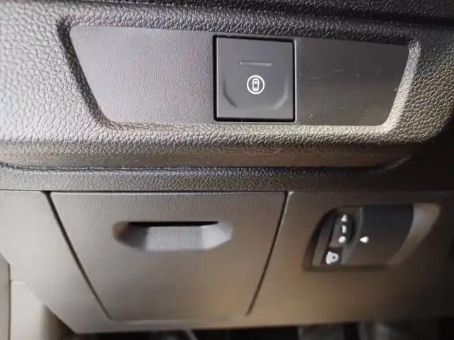 Dacia Sandero sce 65 — photo 17