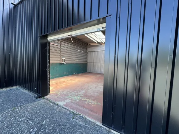 LOCATION ENTREPÔT DE 49m2 À CREUZIER-LE-NEUF ( agglomération de VICHY)