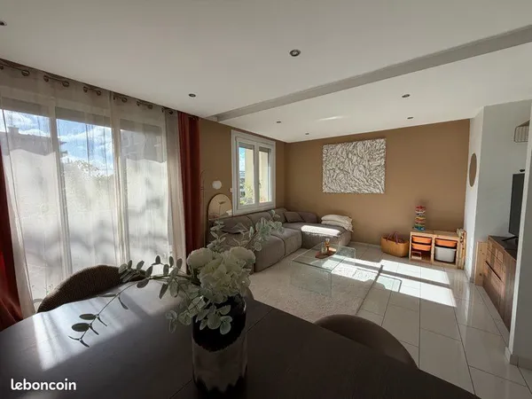 T3 de 65 m² avec balcon et cave à Champagne-au-Mont-d'Or
