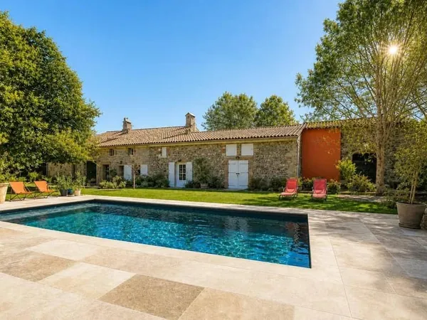 Maison 11 pièces 340 m²