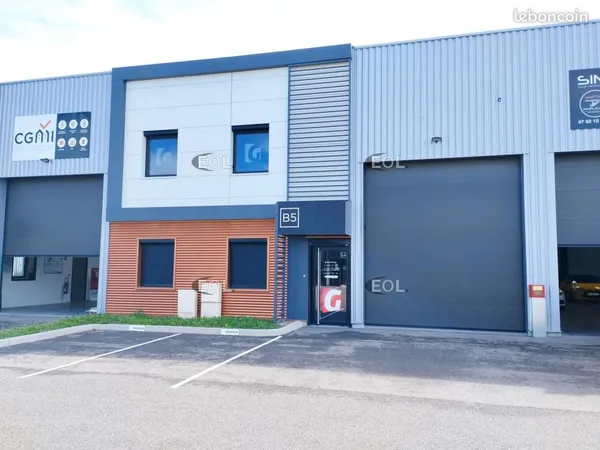 Local d'activité 329 m²