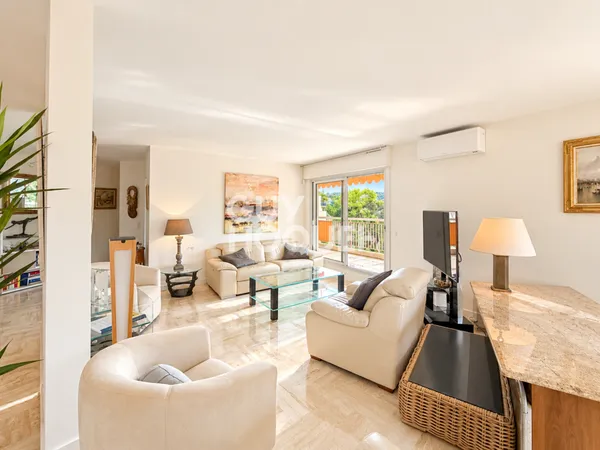Appartement 4 pièces à vendre avec vue marina et mer à Mandelieu La Napoule