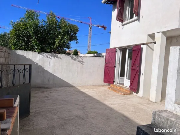 Maison 95 m2 3/4 chb + cour 40 m2+ un stationnement