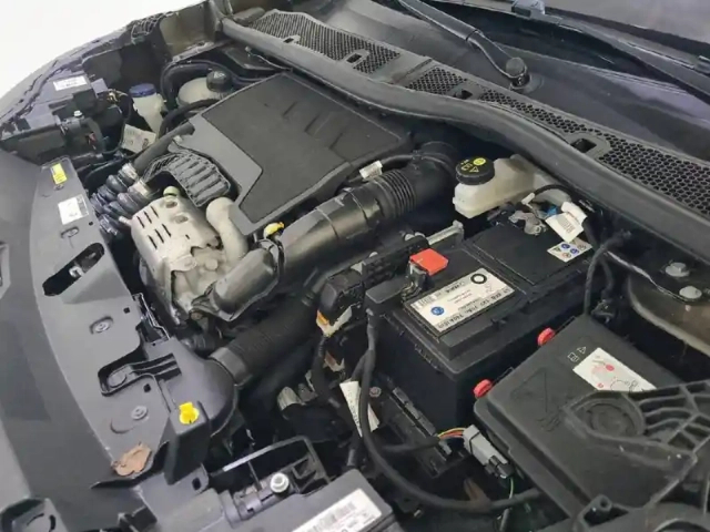 Peugeot 2008 puretech 130 s&amp;s eat8 — photo 15