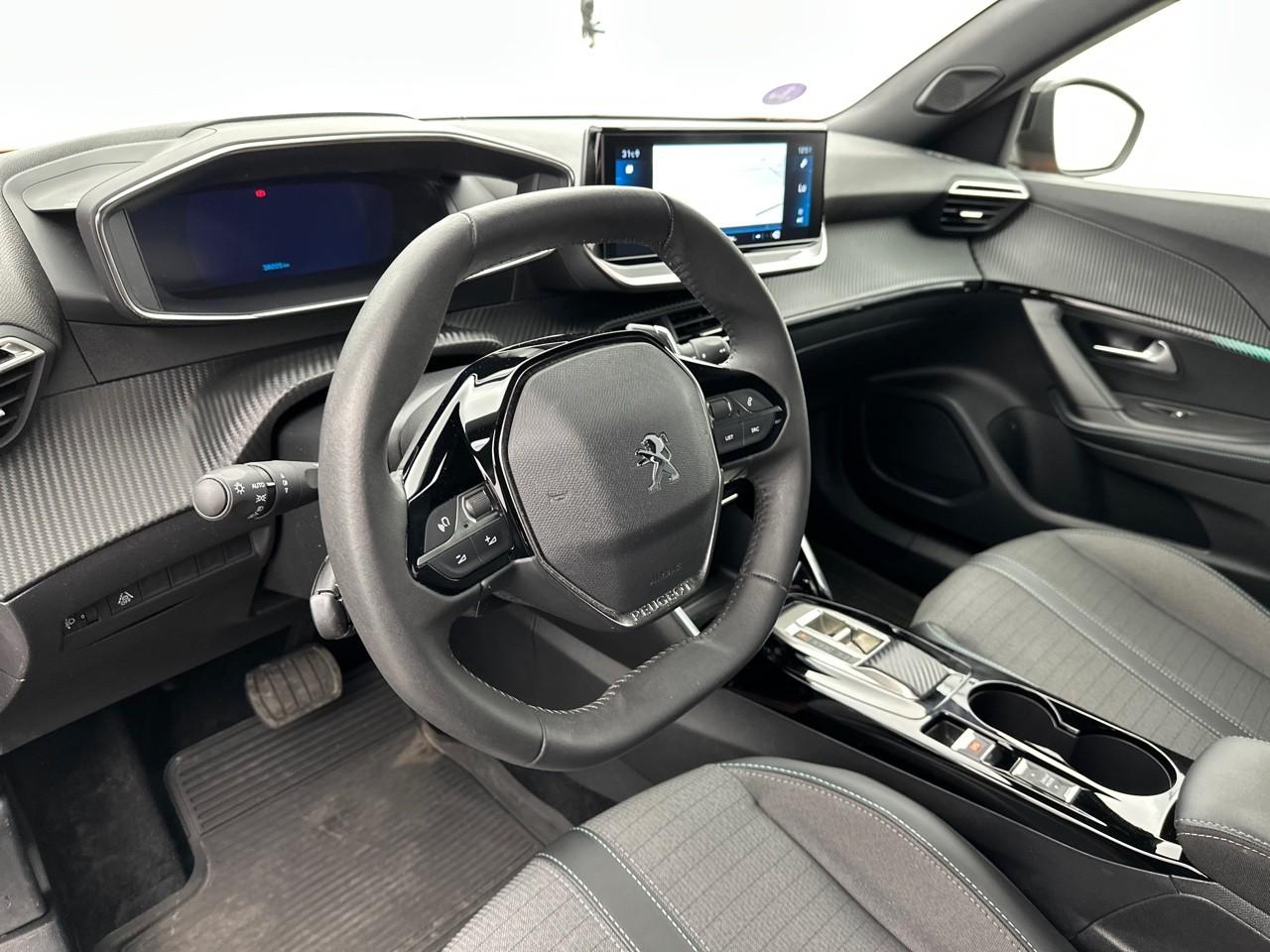 Peugeot 2008 puretech 130 s&s eat8 allure pack — photo 8