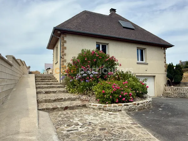 Maison familiale 6 chambres avec vie de plain-pied à 800 m de la mer et de Jullouville