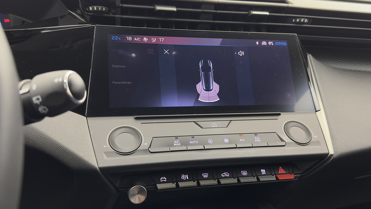 Peugeot 308 SW PHEV 180 e-EAT8 — photo 25